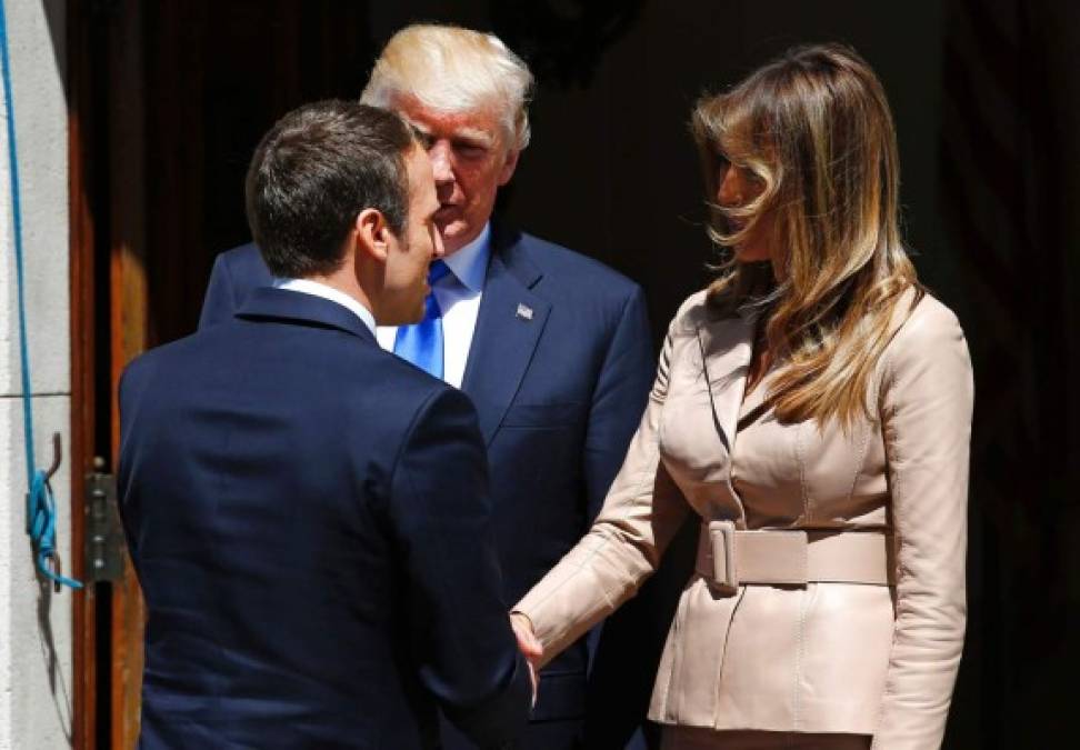 Más tarde, la pareja presidencial estadounidense se encontró con el nuevo presidente francés, Emmanuel Macron, con quien Trump sostuvo una reunión al margen de la cumbre de la OTAN.