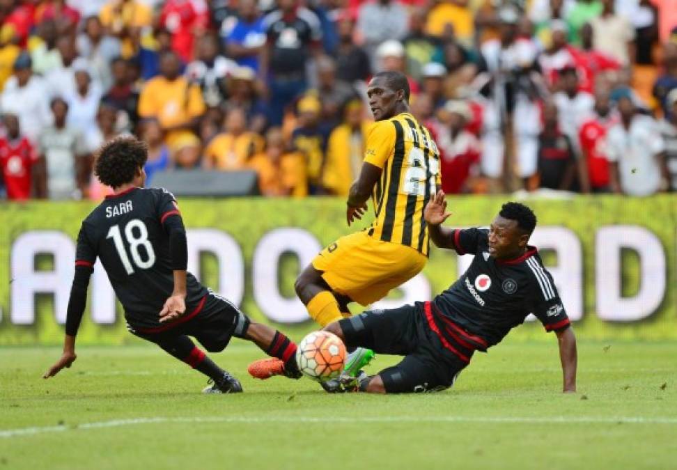 Siyabonga Sangweni and Issa Sarr of Orlando Pirates tackles Siphelele Mthembu of Kaizer Chiefs during the 2015/16 Absa Premiership football match between Kaizer Chiefs and Orlando Pirates at Soccer City in Johannesburg, South Africa on 31 October 2015 ©Gavin Barker/BackpagePix