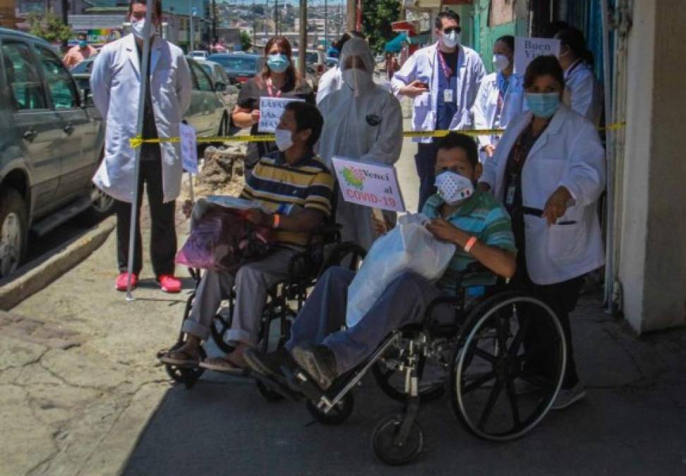 Varios migrantes centroamericanos se han infectado con el virus y algunos de ellos ya fueron dados de alta y trasladados a albergues en el norte del país.