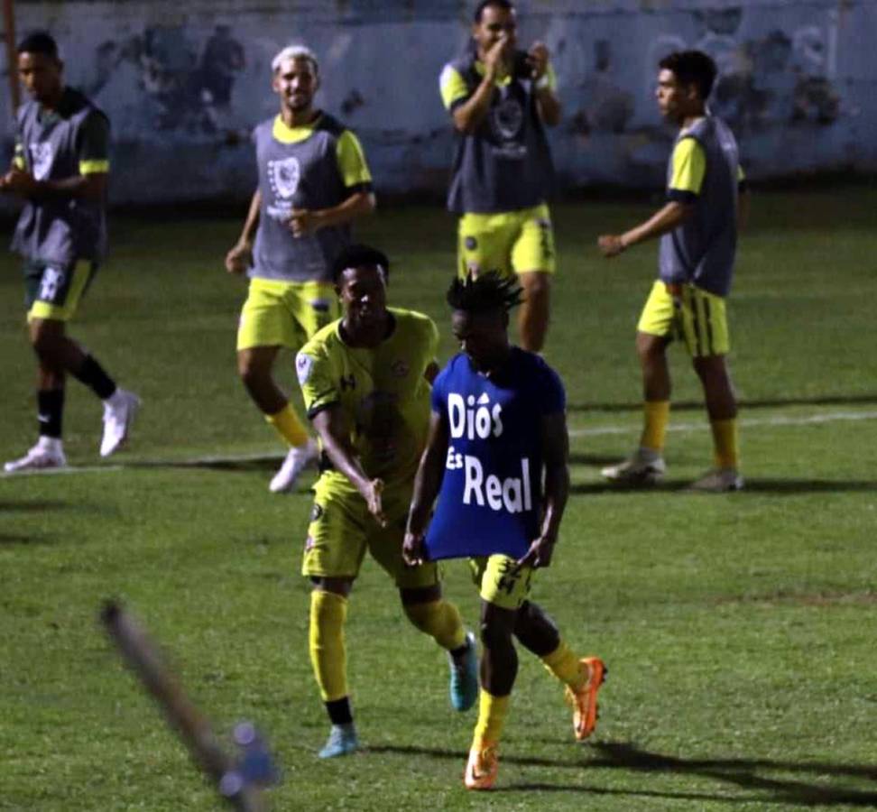El festejo de Marlon Ramírez tras su gol ante el Vida.