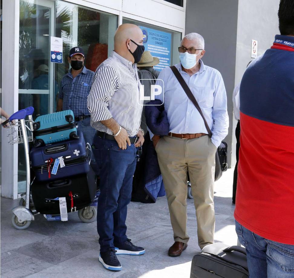 El entrenador sudamericano estuvo charlando un rato con Orinson Amaya.