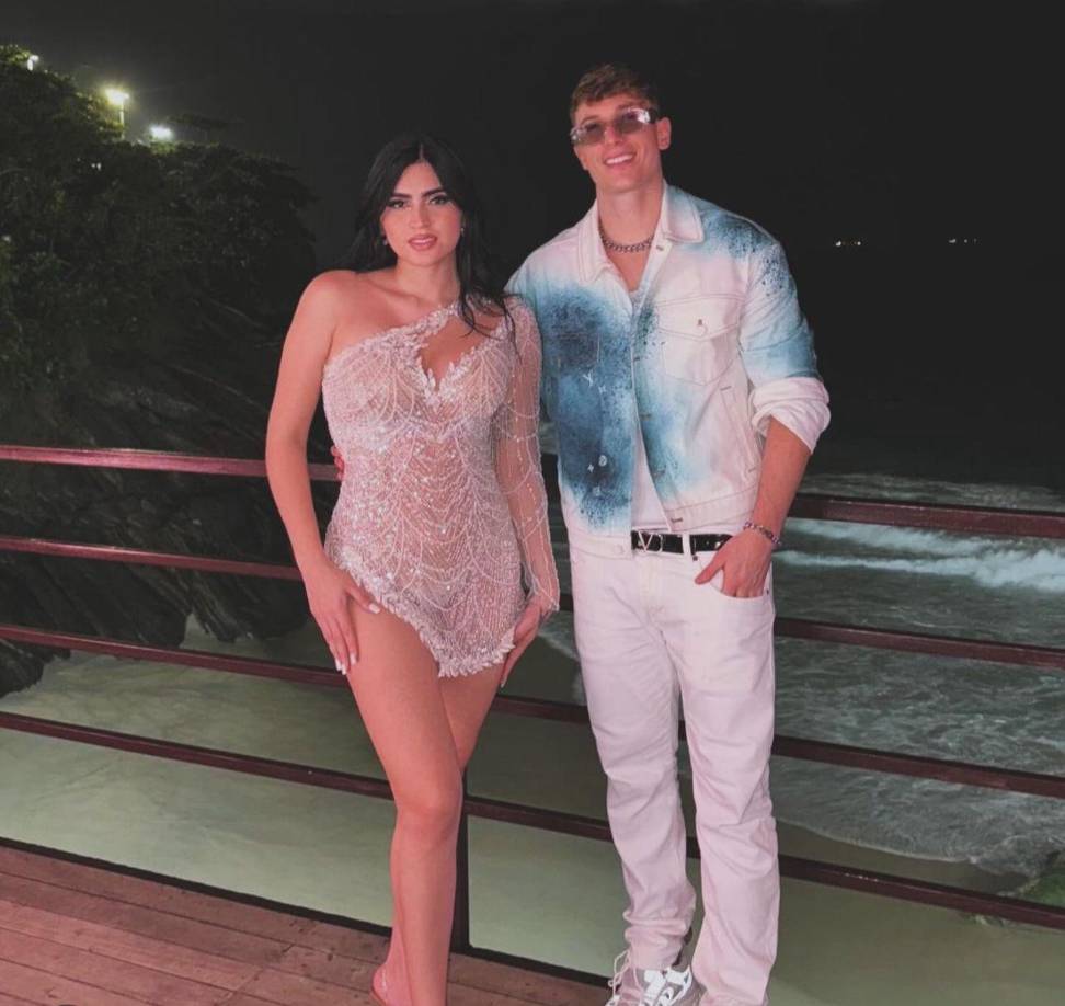 ”Gente miren lo que estoy comiendo, que horrible”, dijo el joven tiktoker al mostrarles la baleada.