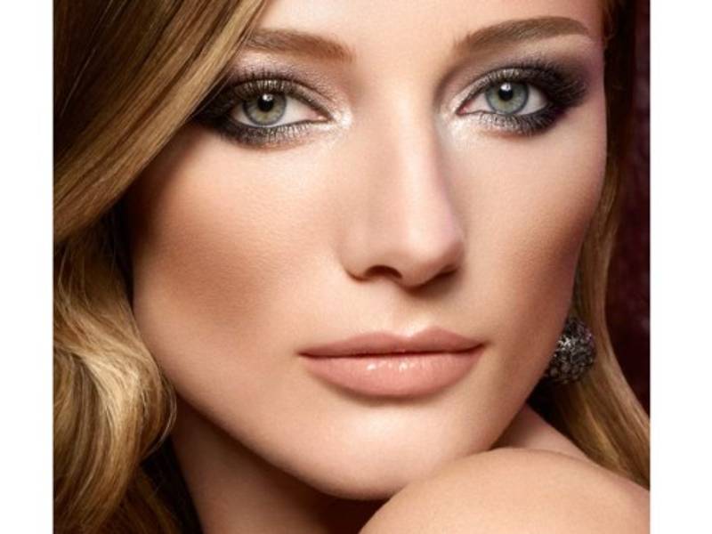 'Un acabado general semimate será el que se fotografíe mejor', recomienda la experta en maquillaje Kriz Reales.