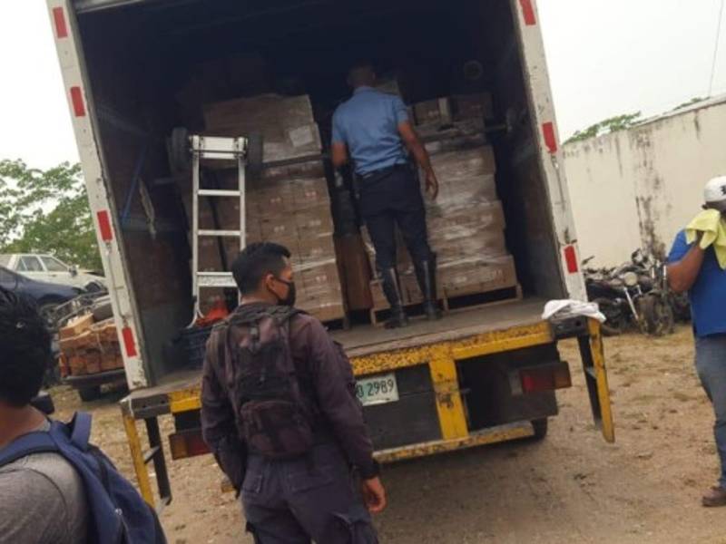 En total el vehículo transportaba 103 cajas de cerveza.