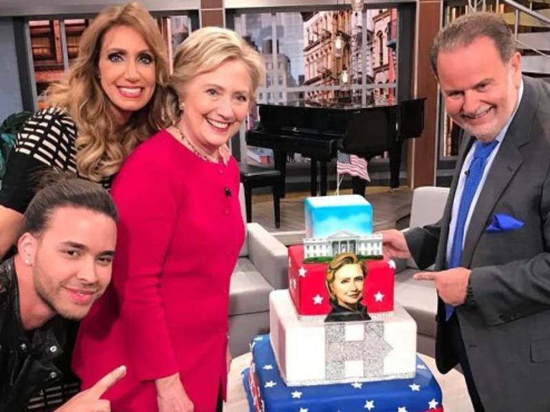 Lili Estefan, Prince Royce, Raúl de Molina con Hillary Clinton.