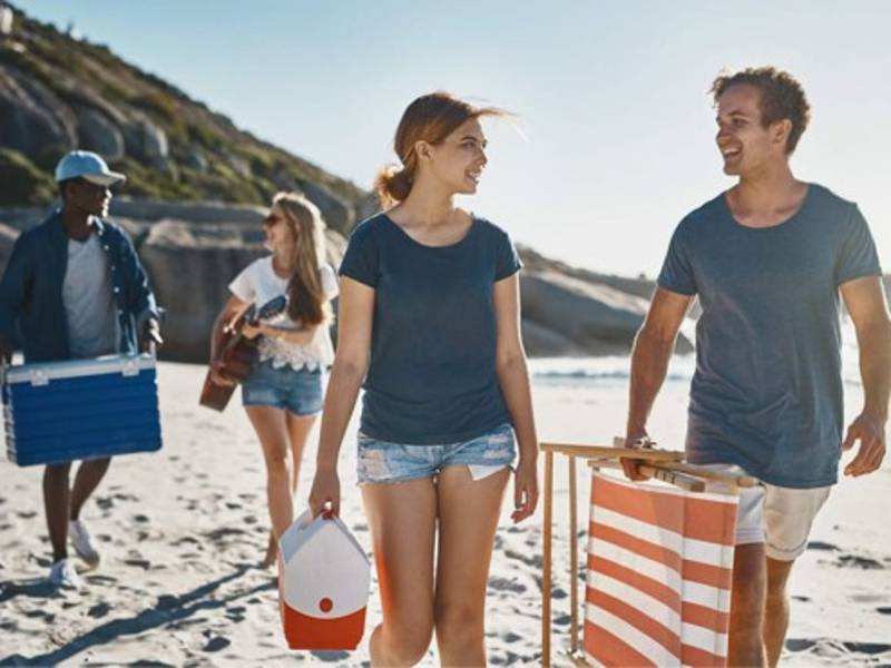 Comparte grandes momentos con tu familia o amigos en la playa. Siempre lleva una hielera contigo para mantener frescos tus alimentos y bebidas.
