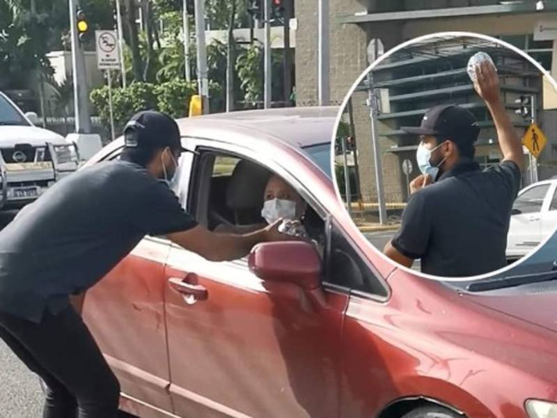 En la primera calle 6 y 7 avenida se puede ver en las primeras horas del día a Adonay Chirinos ofreciendo sus burritas.