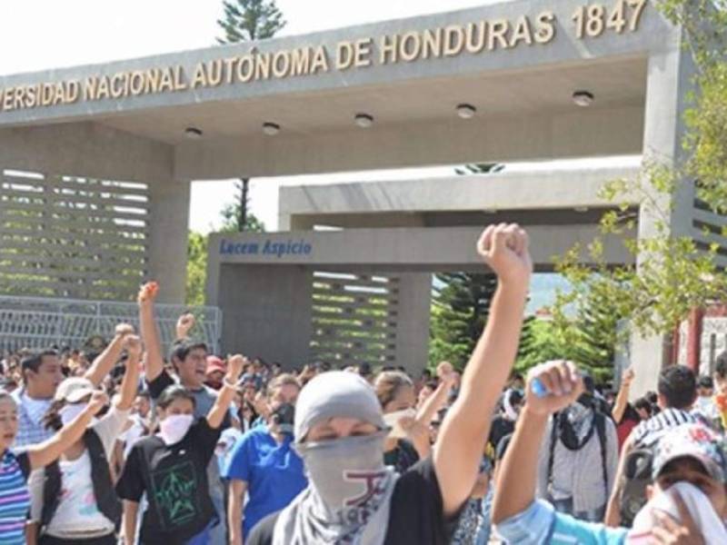 La Universidad se encuentra sumida en una nueva crisis por las protestas estudiantiles.