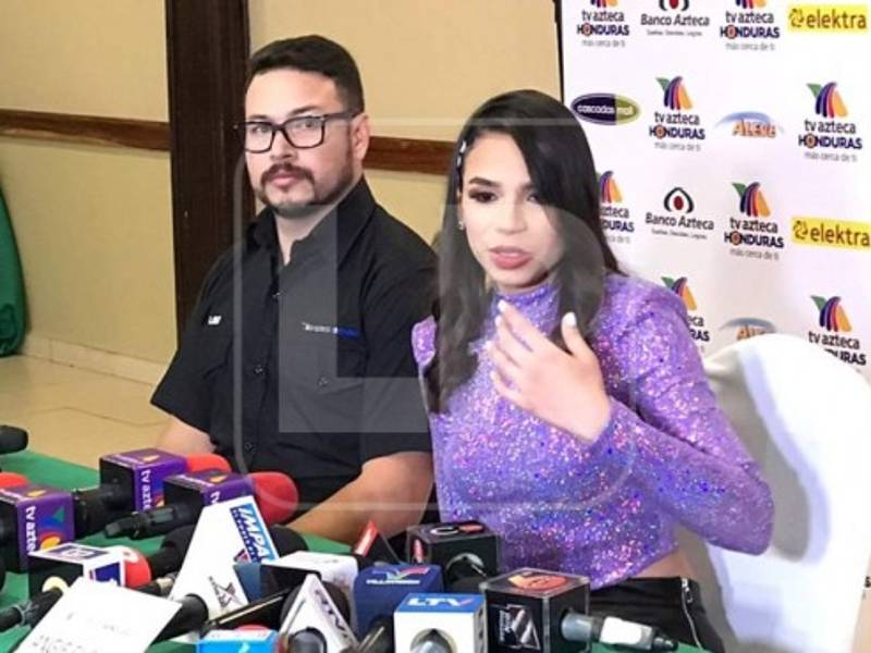 Angie Flores en la conferencia dada a medios hondureños este 27 de febrero en San Pedro Sula.