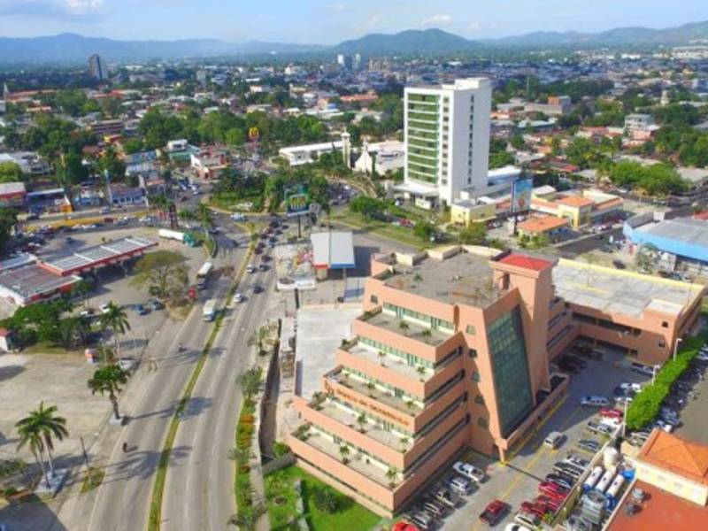 View of the Lempa river flowing Las Pavas potable water treatment plant in San Pablo Tacachico, on November 28, 2019. - Guatemala, El Salvador and Honduras will seek international aid to save the polluted waters of the Lempa river, the largest in Central America, during the UN Climate Conference (COP25), authorities from three countries agreed on Friday. (Photo by MARVIN RECINOS / AFP)