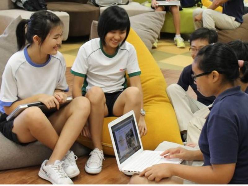 Los adolescentes de Singapur obtuvieron los mejores puntajes en ciencia, lectura y matemáticas.