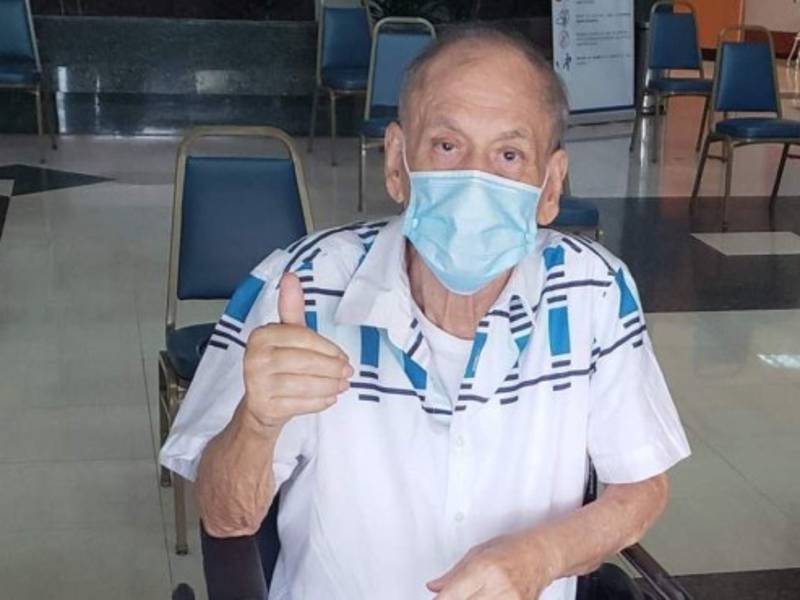 José de la Paz Herrera cuenta con 79 años de edad.