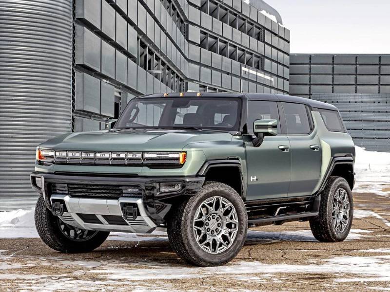 Con una magistral presencia y líneas extremadamente elegantes, el nuevo modelo de Hummer se pone a la vanguardia entre los autos de su segmento.