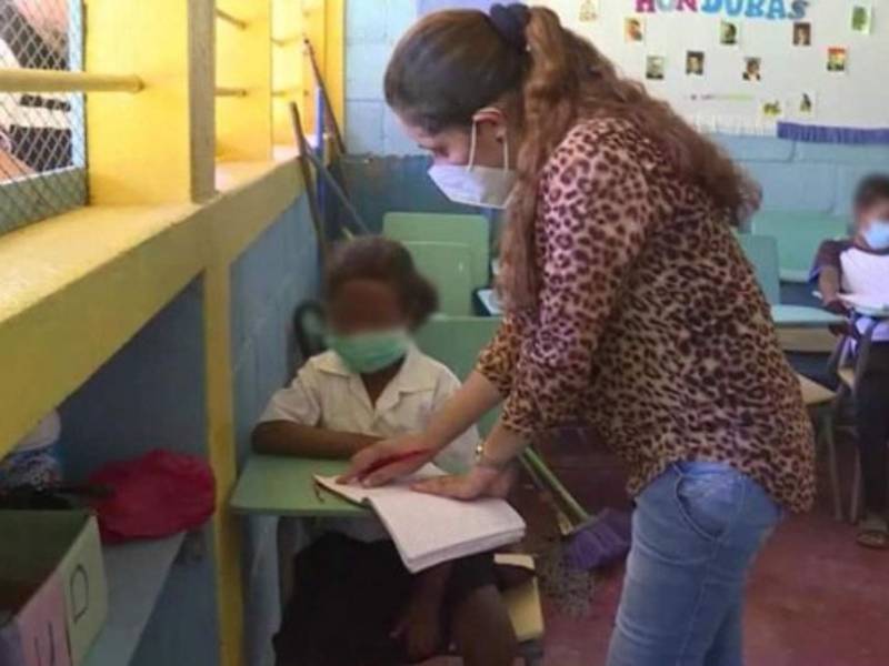 Imagen referencial de clases semipresenciales.