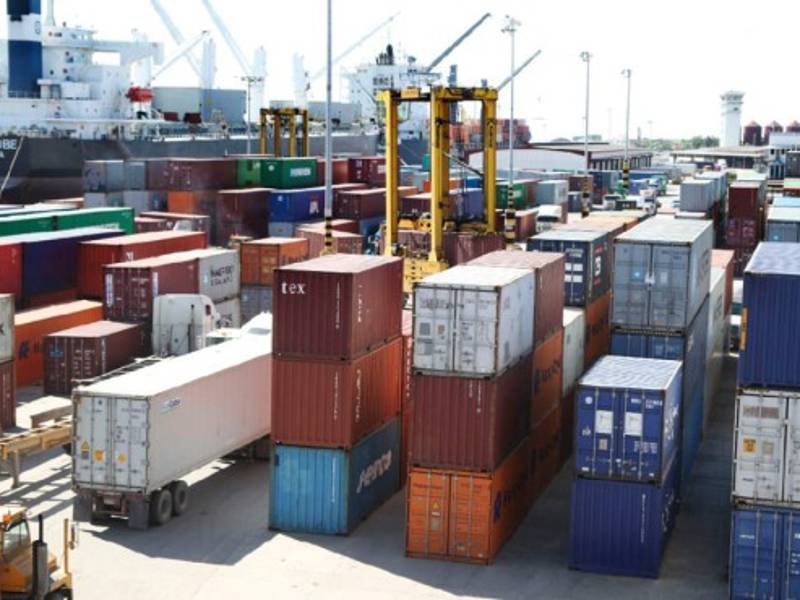 Estados Unidos enfrenta un estancamiento histórico de contenedores, pues de cada 100 unidades que llegan a sus puertos solo se exportan 40. Dato de Agencia Reforma