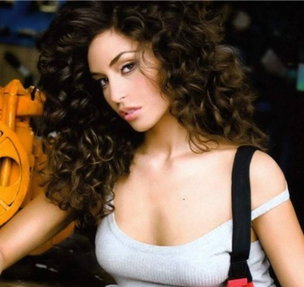 En una entrevista concedida este pasado domingo al programa Domenica Live, Raffaella aseguró que “estoy soltera” y que “he hecho las paces con Balotelli por el bien de su hija'.