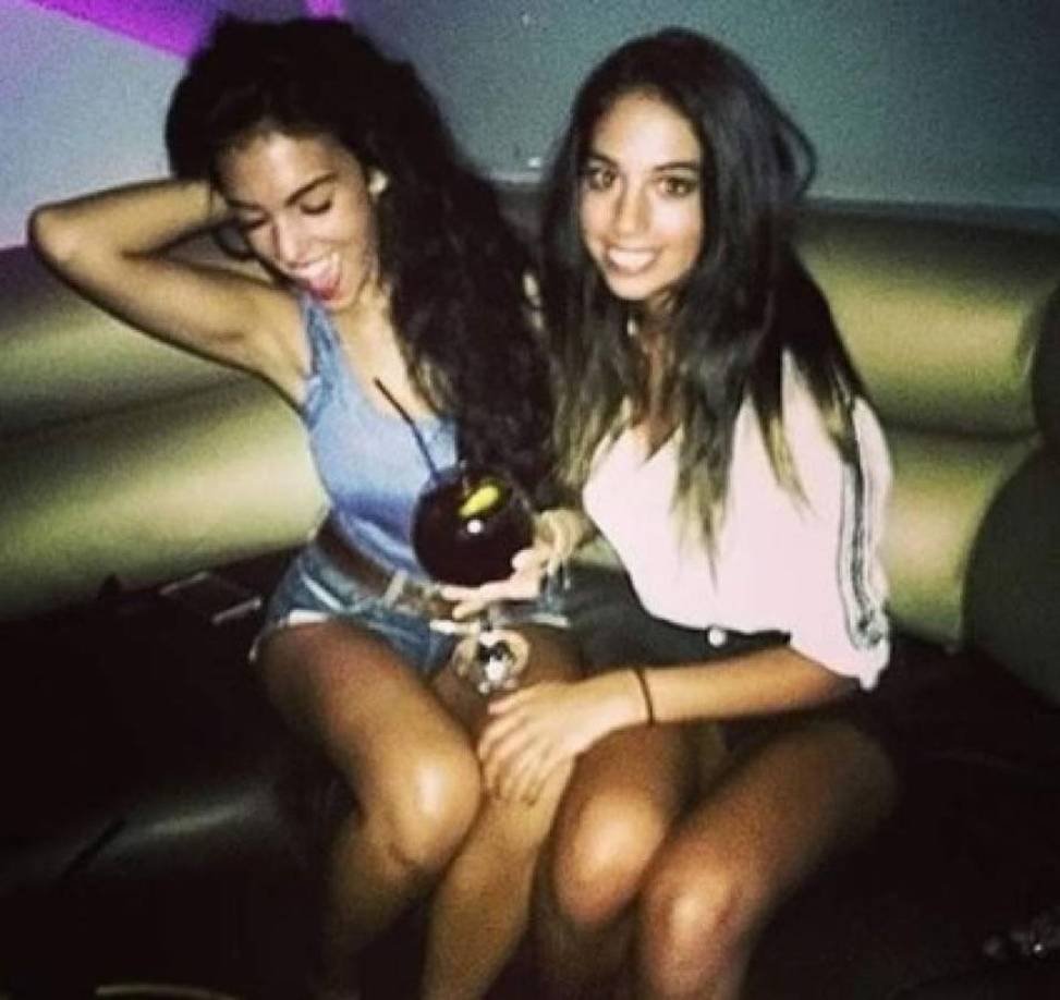 El doctor Leo Cerrud, experto en medicina estética, comentó sobre los tratamientos en los que ha confiado la “celebrity”. El doctor destacó que Georgina es una “fiel seguidora de la medicina estética y la cirugía transformadora”. Este enfoque busca transformar a las personas en la mejor versión de sí mismas, lo que se conoce como “beautification”.