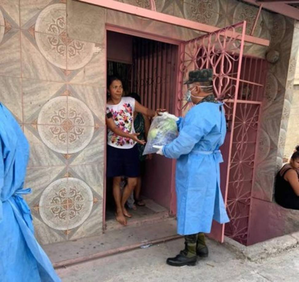 El ambiente en el sector luce tranquilo. Se observan a vecinos luciendo ropa mucho más cómoda.