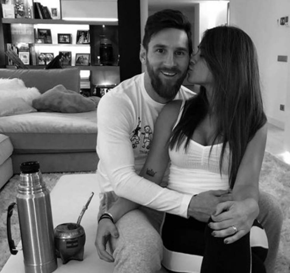 Lionel Messi y su esposa Antonella Roccuzzo demostraron su amor con esta imagen que colgó el delantero argentino del FC Barcelona en su Instagram.