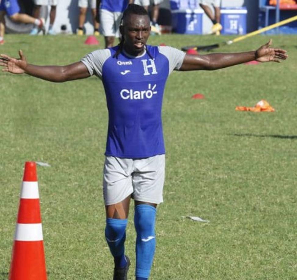 El periodista Eduardo Solano informó que Alberth Elis tiene en la mesa ofertas por parte de dos clubes de la MLS... Sin embargo, el atacante quiere seguir jugando en Europa en donde brilló con el Boavista en su primera temporada.