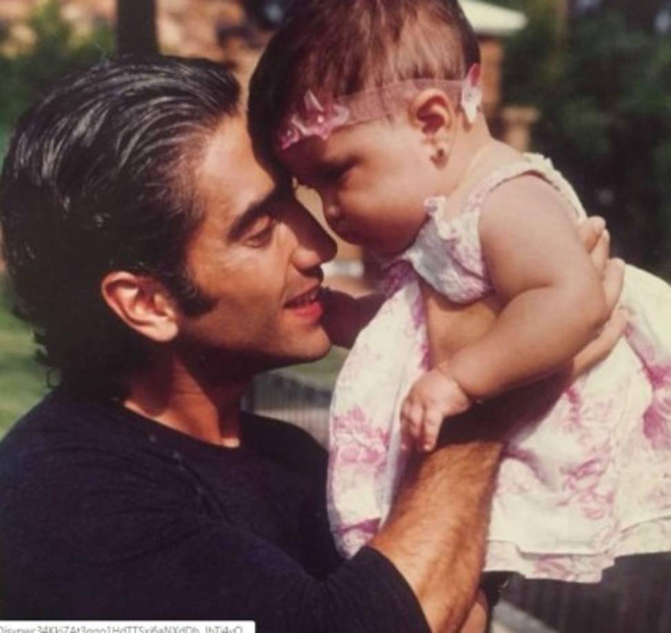 La hija menor del artista, Valentina, no se queda atrás ella es fruto de la relación entre 'El Potrillo' y Ximena Díaz.