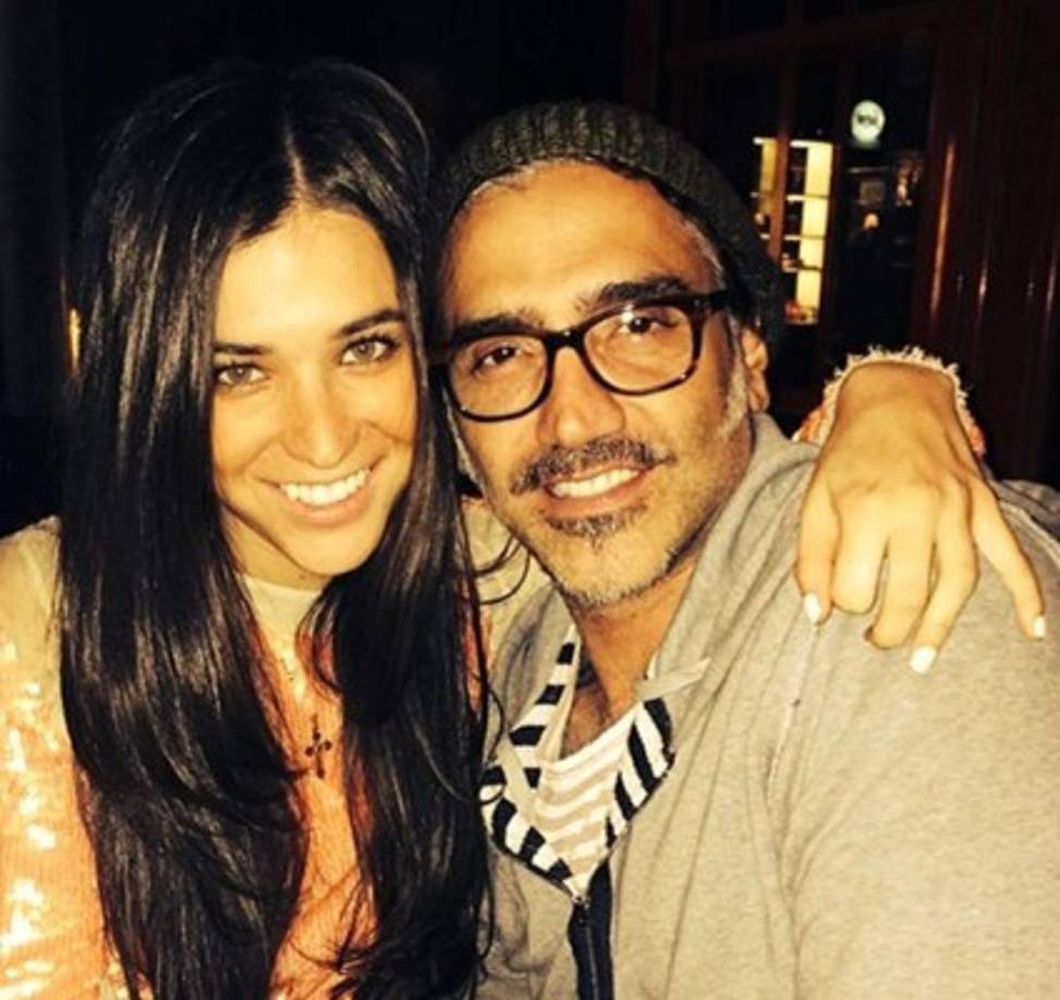 Dicen que donde hubo fuego, cenizas quedan. Al parecer el Potrillo no quiere pasar su vejez solo y a vuelto a los brazos de su ex Karla Laveaga, con quien mantuvo una relación hace 20 años.