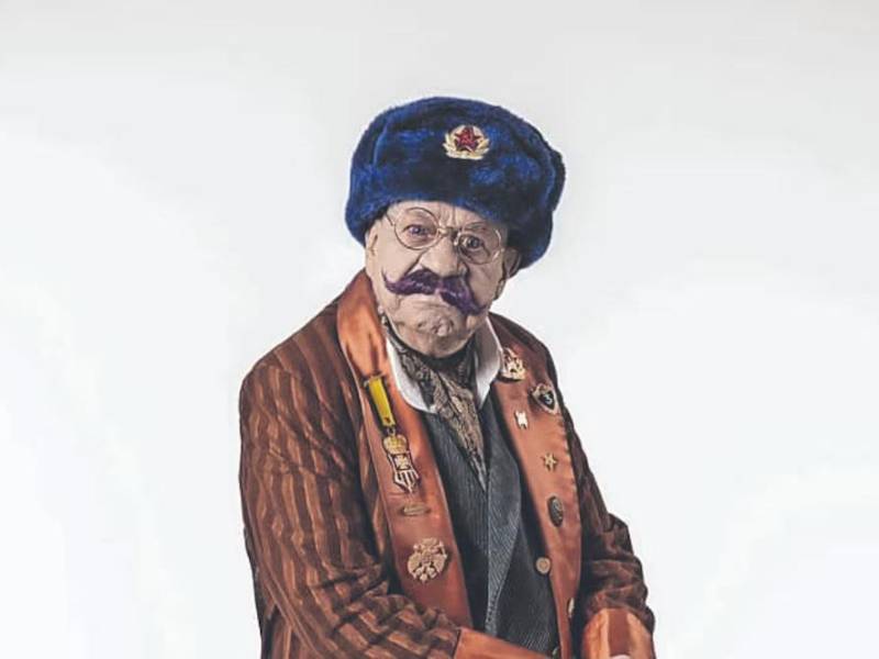 La serie Tomy Zombie fue el último proyecto actoral de Ricardo de Pascual donde interpretó a un abuelito zombie.