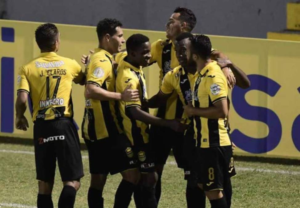 Real España: Para sorpresa de algunos, el club sampedrano ha sido elegido para disputar la Copa Premier de Centroamérica. Los aurinegros estarán en el Grupo A junto al Alianza de El Salvador, Municipal de Guetemala y Herediano de Costa Rica. Fueron elegidos en lugar de Motagua y Marathón por tener una mejor estructura.