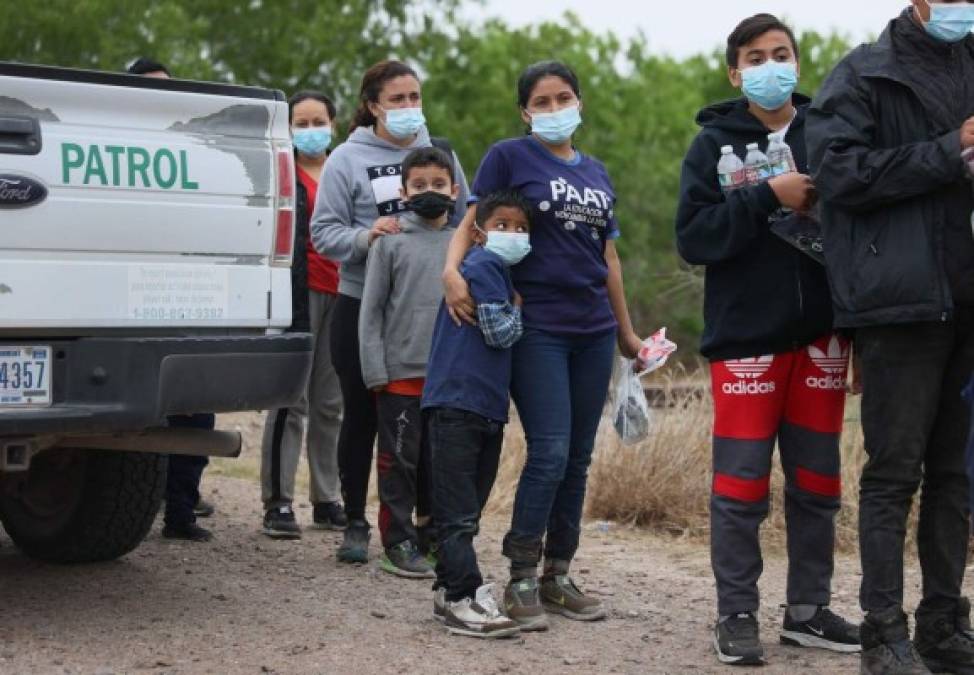 Sin embargo, ningún migrante quiere decir cuánto cobran los 'polleros'.