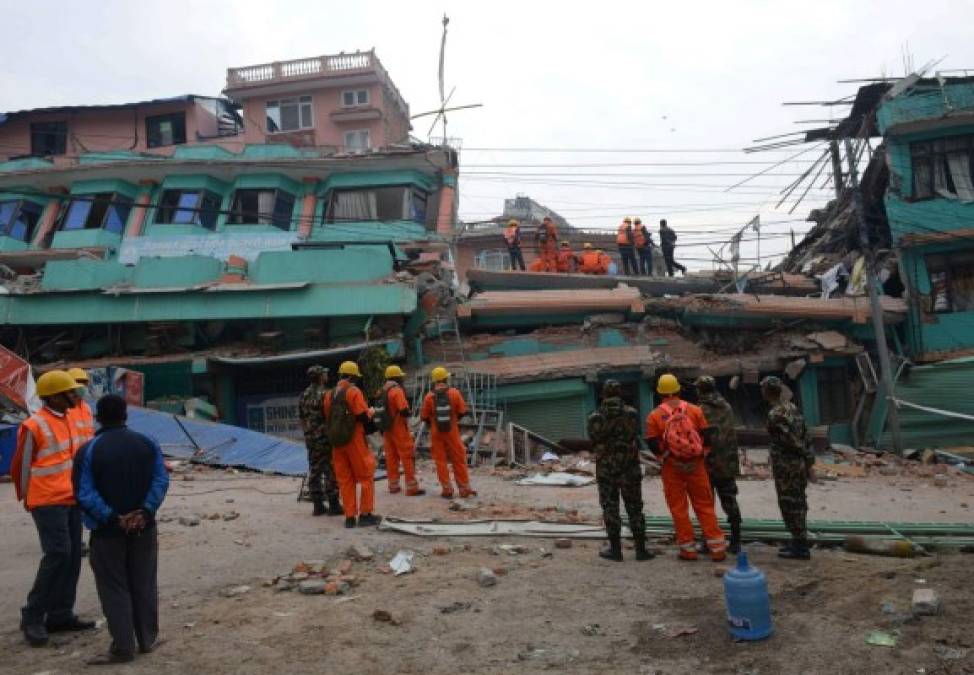 El terremoto de ayer es el sismo de mayor intensidad en casi 80 años en el país y el peor que ha registrado la región en una década, desde que en 2005 un movimiento telúrico causara una tragedia de grandes dimensiones en Cachemira, con un balance de más de 84.000 muertos.