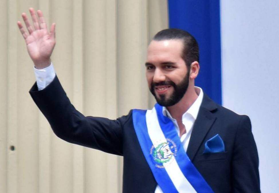 Nayib Bukele, el presidente 'millennial' de El Salvador, ha causado revuelo en las redes sociales con una oleada de despidos de familiares del ex mandatario, Salvador Sánchez Cerén, que ordenó a través de Twitter.