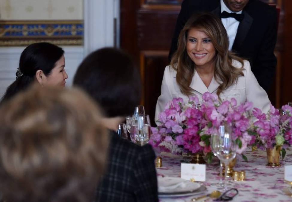 Melania lució impecable con un abrigo de Gucci valorado en 4,000 dólares.