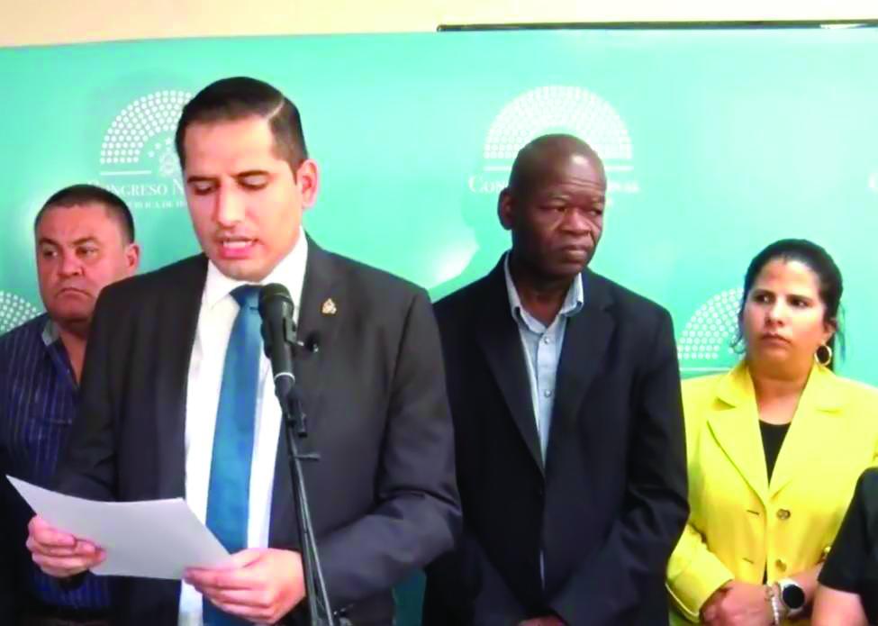 Todas las bancadas anunciaron en conferencias de prensa que hoy presentarán las mismas mociones en el Congreso. En la imagen, la del PSH.