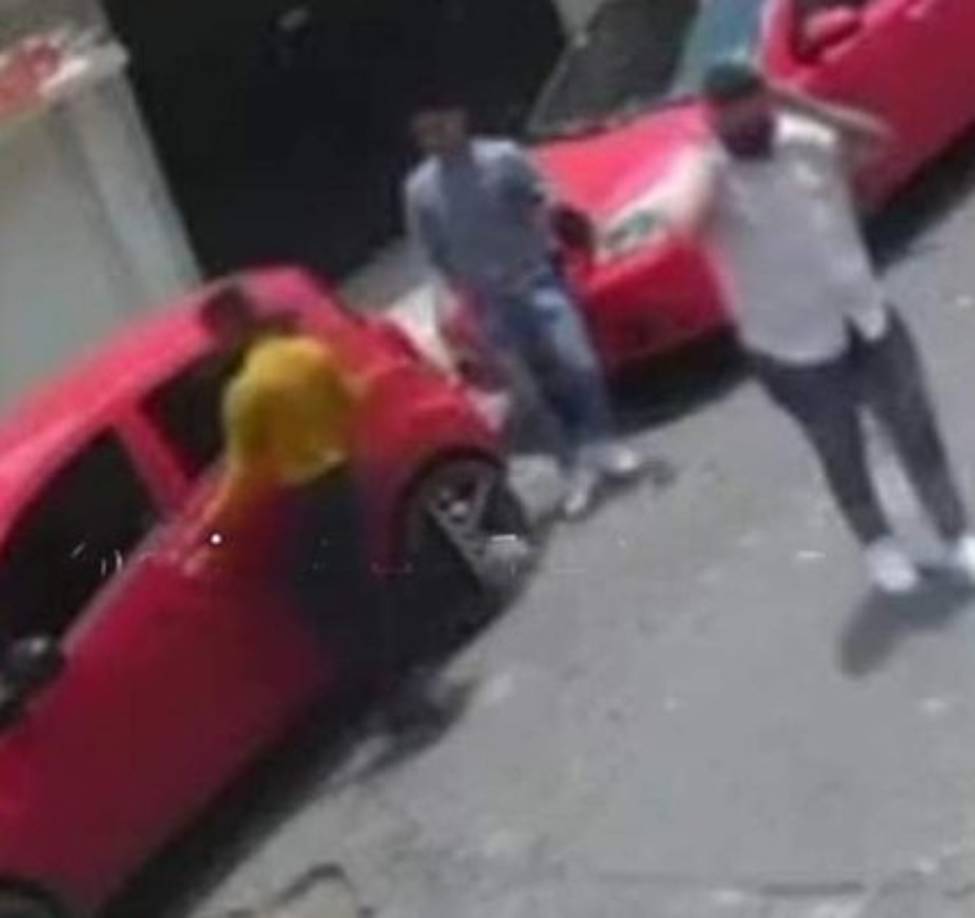 Uno de los sospechosos, ya identificado, era su socio y compañeros de trabajo