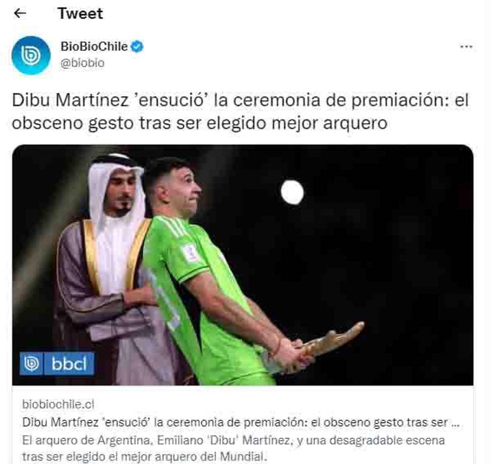 “Dibu” ensució la ceremonia de premiación”, señalan medios internacionales.