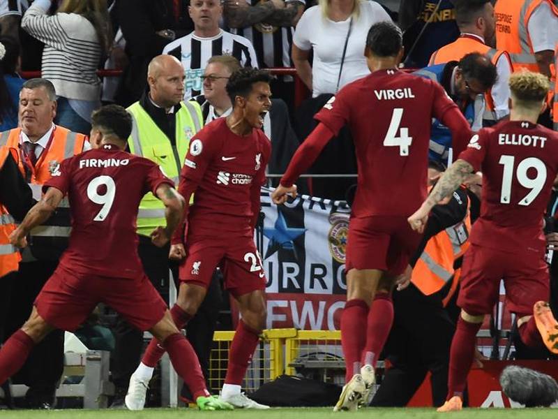 Liverpool se encuentra en la quinta posición de la Premier con 8 puntos. Ha ganado dos partidos; dos empates y una derrota ante el Manchester United.