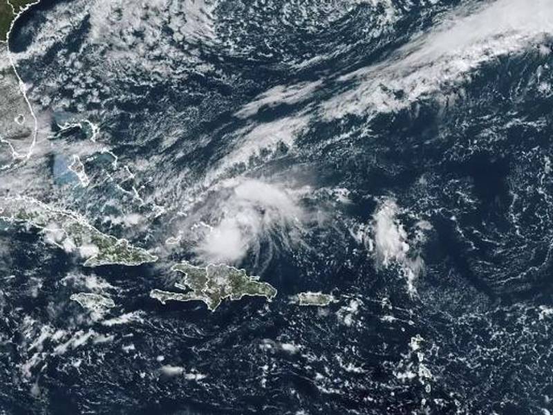 Fuertes lluvias y vientos azotan Cuba tras el impacto del ciclón de categoría 1.