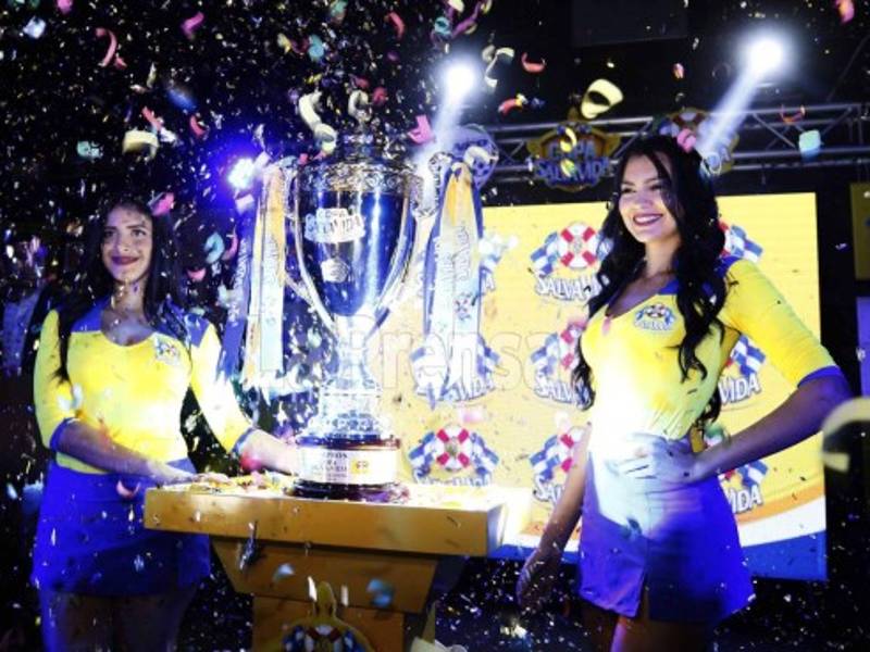 Esta es la linda Copa que se llevará a sus vitrinas el campeón del Torneo Clausura.