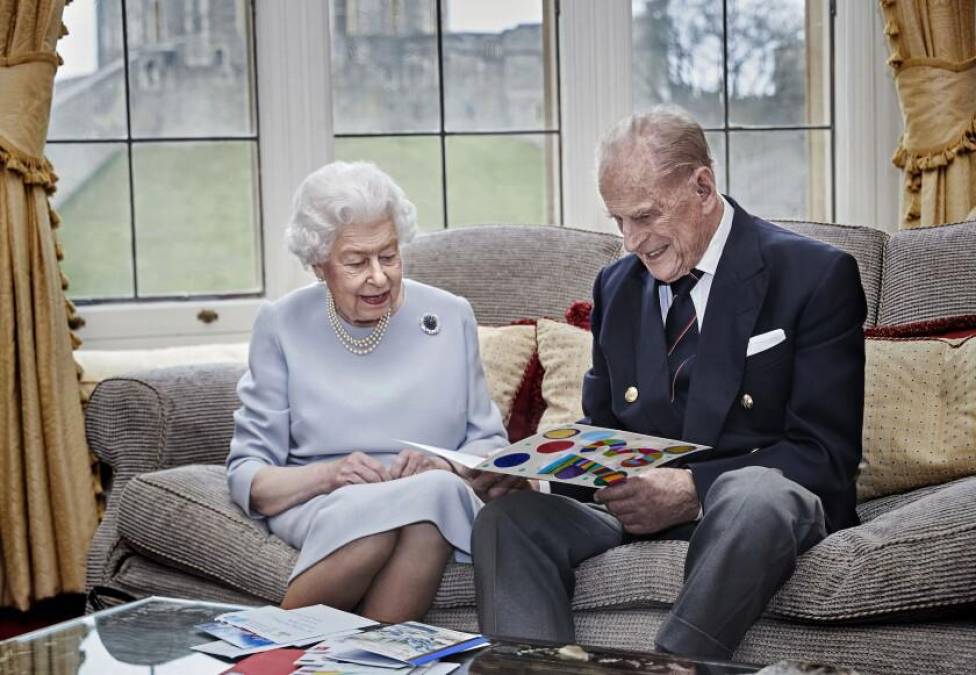 - 8 de abril de 2020.- Muere su marido, el duque de Edimburgo, a los 99 años.