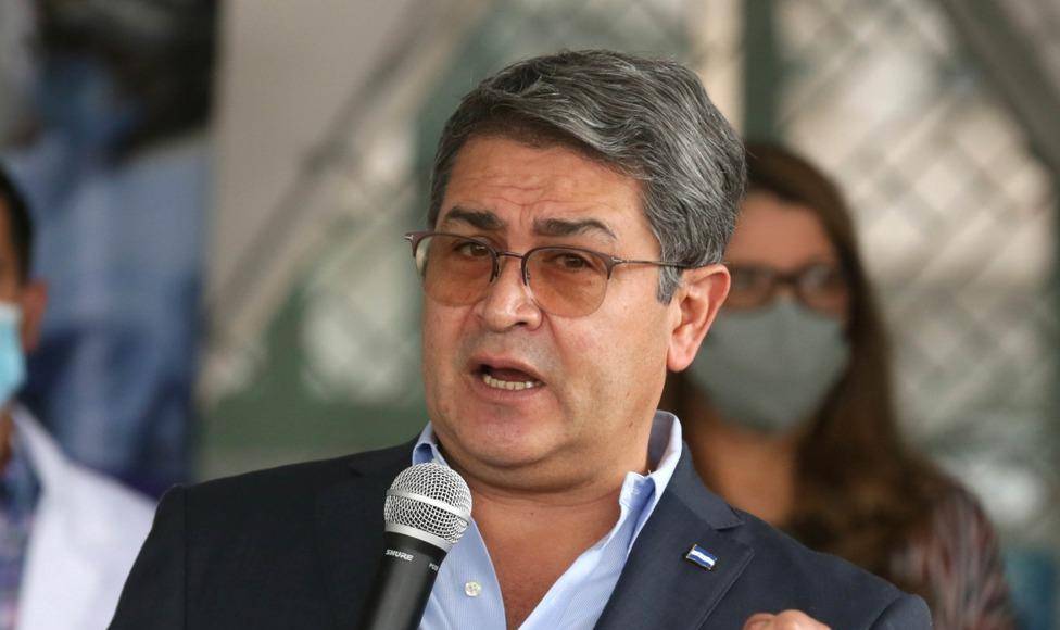 Pese a lo dicho por Juan Orlando ante el jurado, según una investigación publicada por el CNA en el 2022, la exfamilia presidencial registró al menos 109 bienes inmuebles y 11 empresas, además de 267 millones de lempiras en inversiones en sociedades mercantiles durante los años de JOH en la silla presidencial.