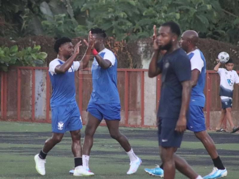 Marlon Ramírez de la UPN anotó uno de los goles del juego benéfico.