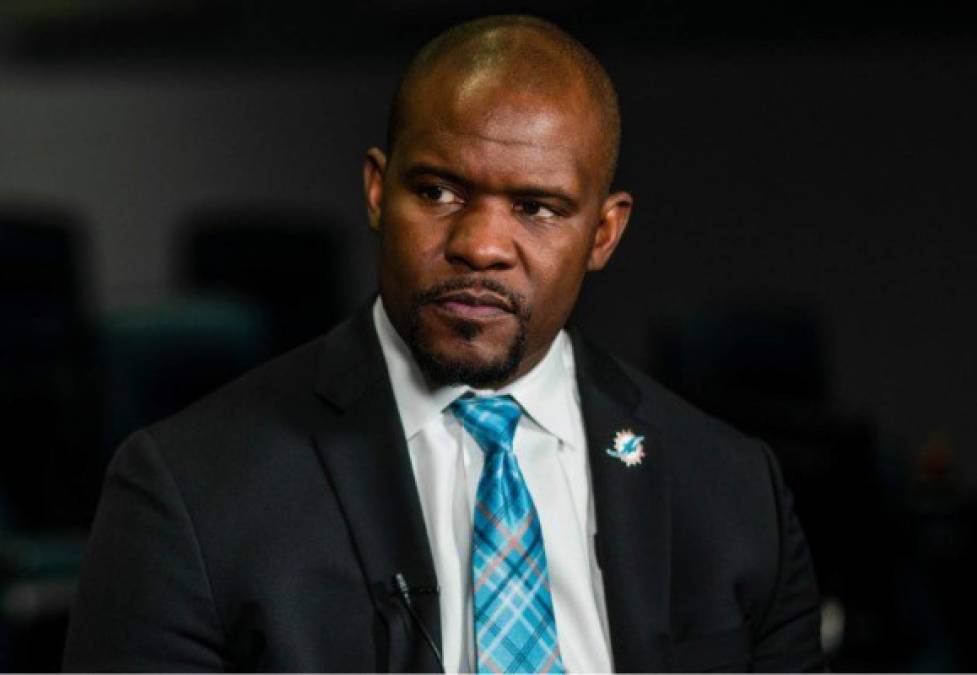 Brian Flores terminó en Estados Unidos una maestría en administración de empresas, todo mientras jugaba fútbol americano.<br/>