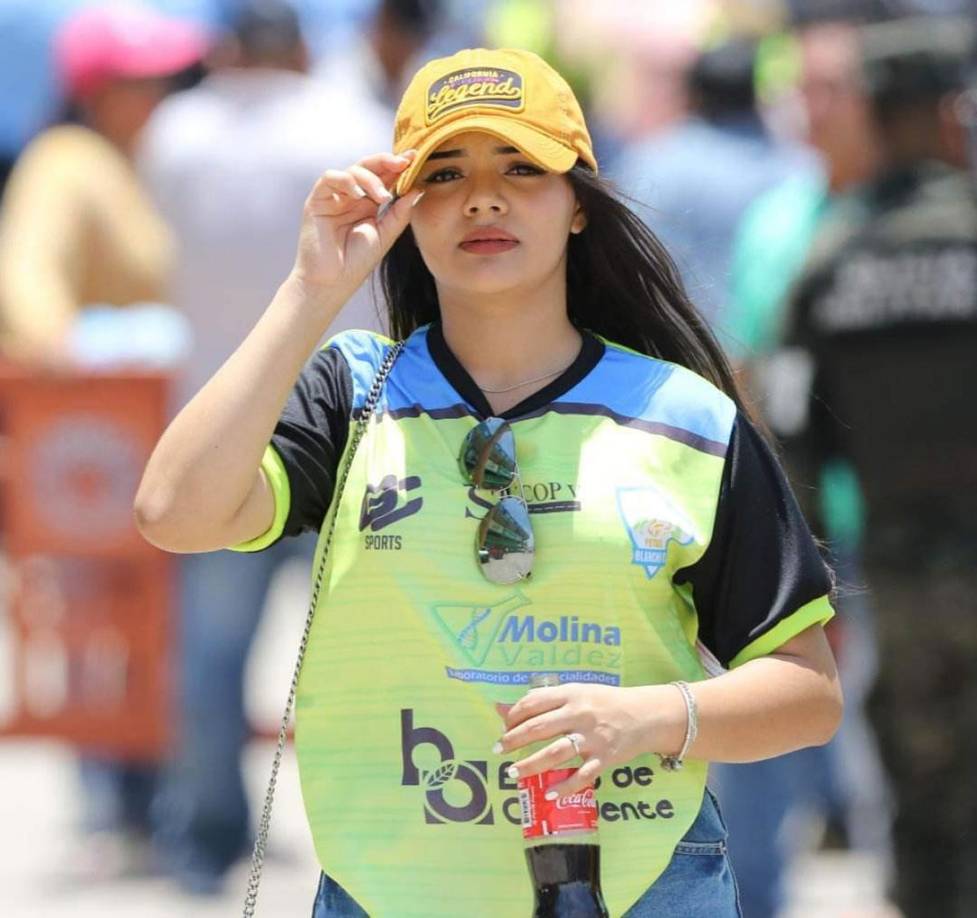 Bellas aficionadas de los Potros del Olancho FC asistieron al estadio Juan Ramón Brevé Vargas.