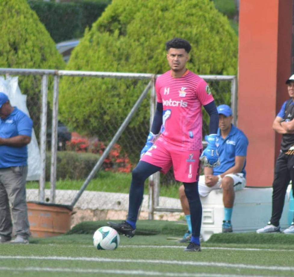 35 años de edad tiene el portero hondureño, Celio Valladares, quien actualmente defiende la meta de los Lobos de la UPNFM.