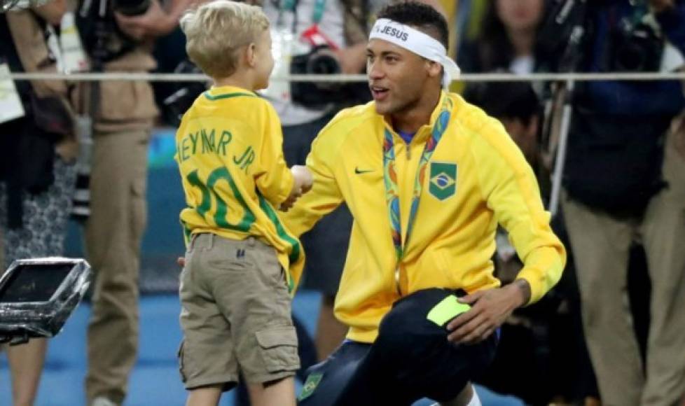 Neymar y su pequeño disfrutaron en Río de Janeiro.