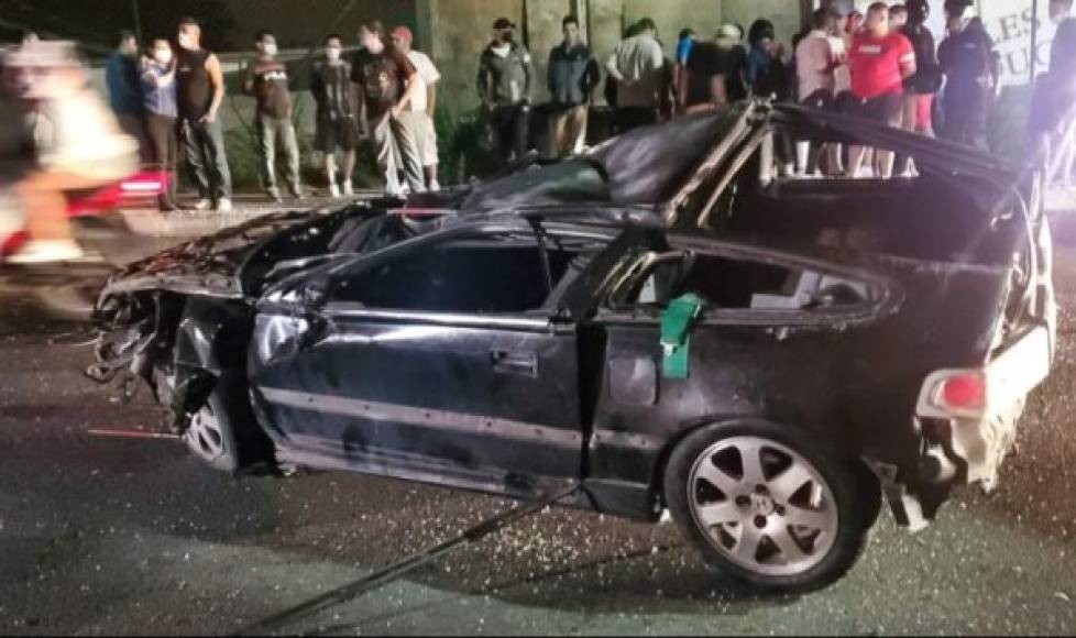 La joven se conducía a exceso de velocidad en su vehículo modificado cuando se accidentó a la altura de la aldea Las Casitas en el Anillo Periférico de Tegucigalpa.