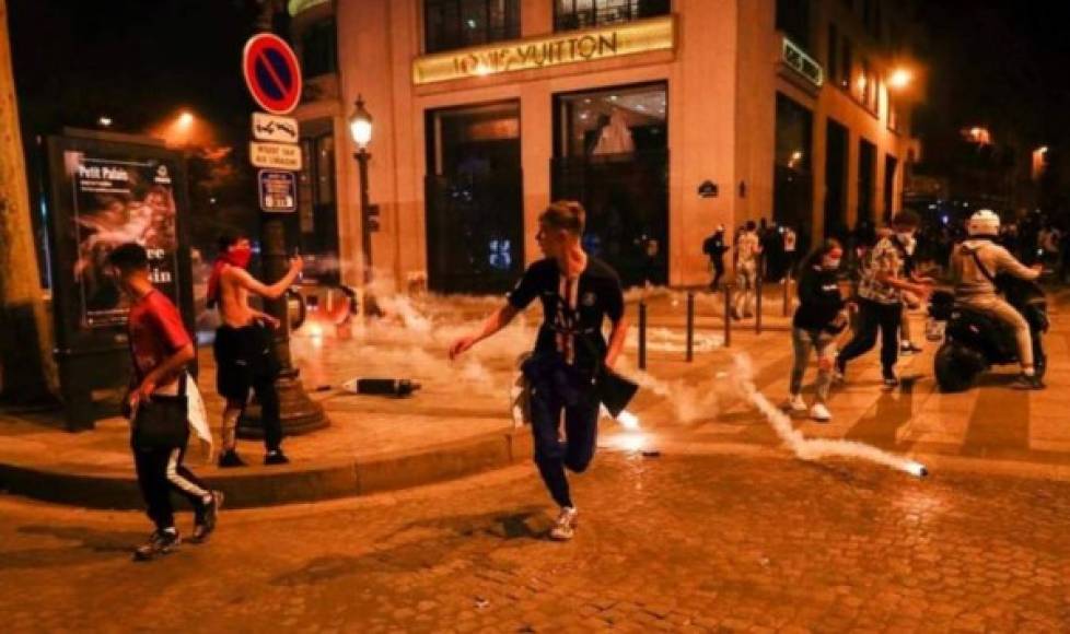 Saqueos y vehículos quemados: Disturbios en las calles de París tras derrota del PSG en la Champions