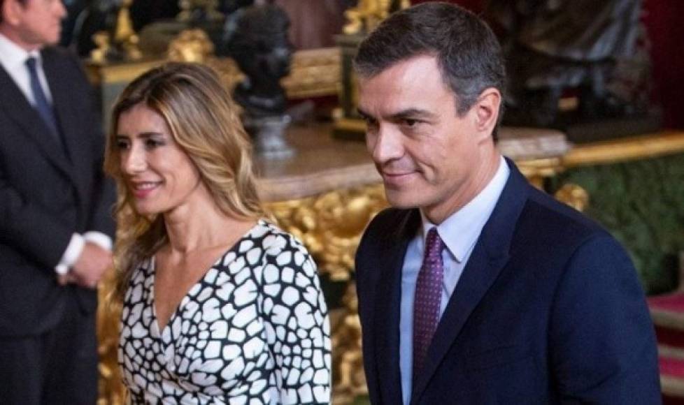 En España, Begoña Gómez, la esposa del presidente del Gobierno, Pedro Sánchez, dio positivo a una enfermedad que ya deja 64.059 contagios y 4.934 muertos en uno de los países más golpeados por la pandemia.<br/><br/><br/>