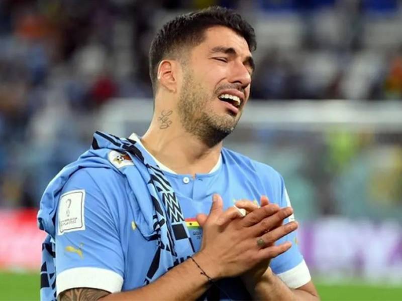 El delantero uruguayo del Gremio de Porto Alegre, Luis Suárez, podría retirarse del fútbol por una lesión en su rodilla derecha.