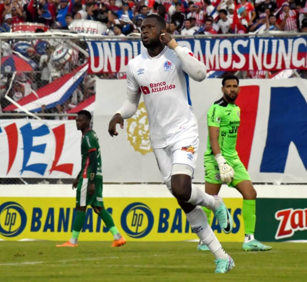 Yustin Arboleda celebrando su gol que abrió el marcador frente al Marathón.